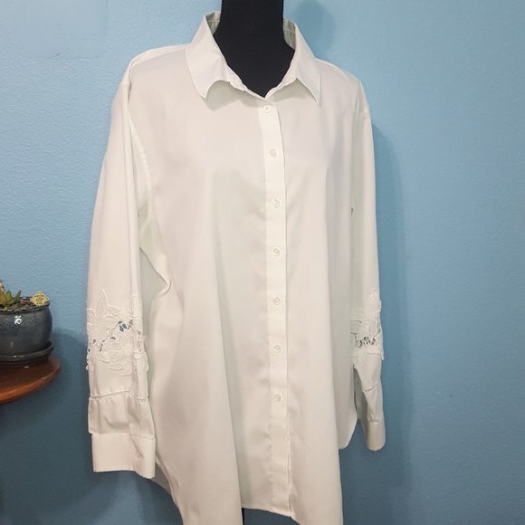 Calvin Klein Button Down Top w/Detail on Sleeves - Picture 1 of 8